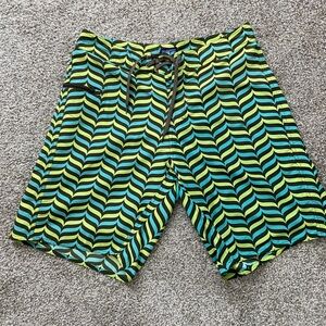 Patagonia Mens Wavefarer Board Shorts Green Geometric Size 33 10 inch Inseam